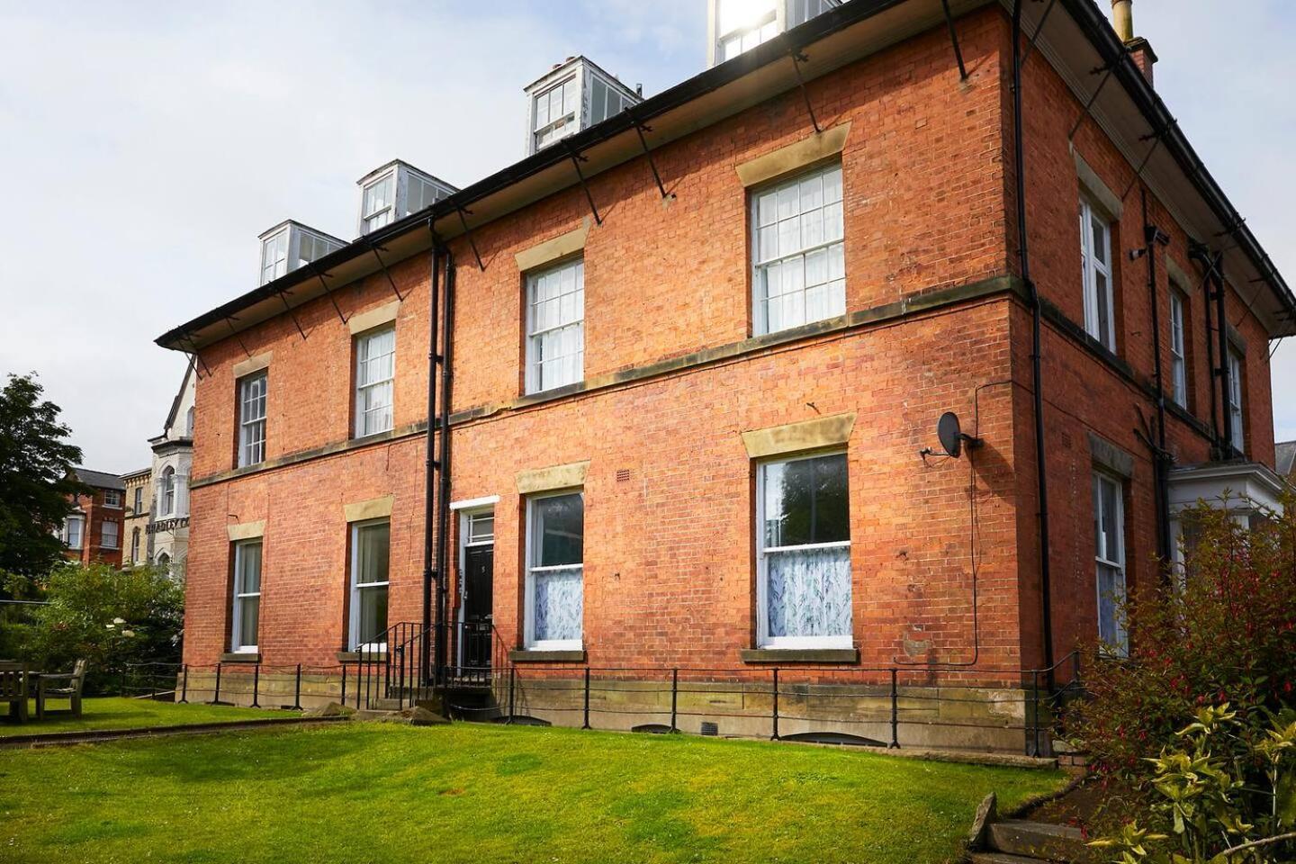 The Penthouse Queen Margaret'S Lodge Scarborough Exteriör bild