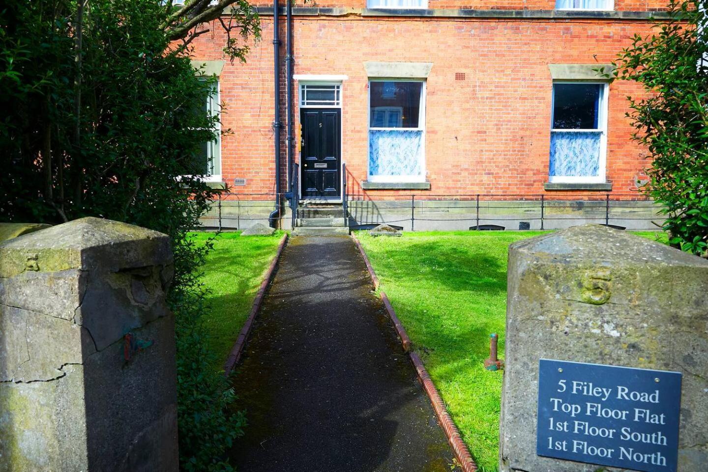 The Penthouse Queen Margaret'S Lodge Scarborough Exteriör bild